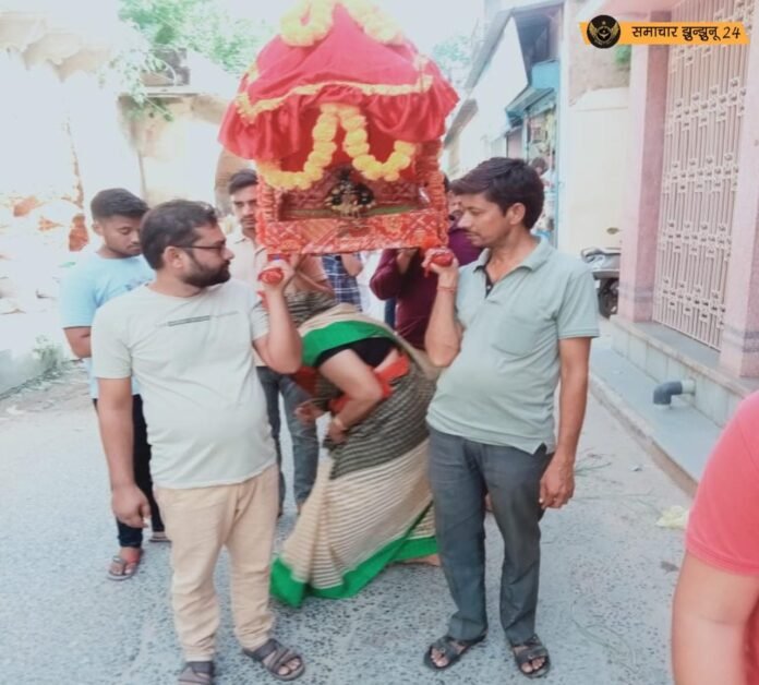 चिड़ावा में लड्डू गोपाल की झांकी निकली, नगर भ्रमण में भक्तों ने किया स्वागत