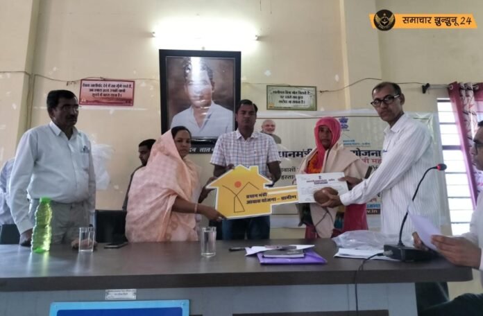 प्रधानमंत्री ग्रामीण आवास योजना कार्यक्रम: 20 लाभार्थियों को गृह प्रवेश करवाया गया, आवास की चाबी सौंपी, प्रथम किश्त की राशि लाभार्थियों के खातों में हस्तांतरित की गई