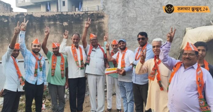 हरियाणा में भाजपा की जीत पर मंड्रेला में जश्न का माहौल, ग्रामीण मंडल अध्यक्ष ने बांटे लड्डू