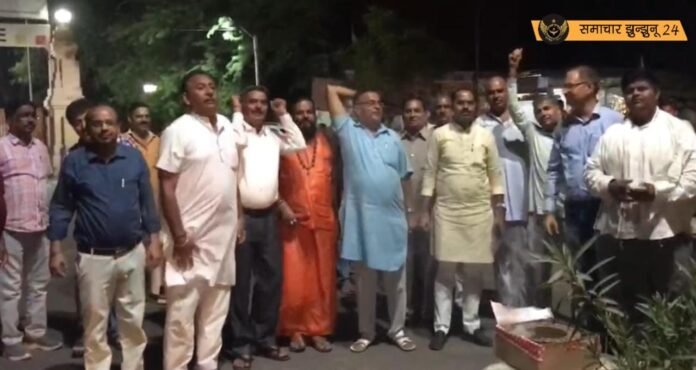 हरियाणा चुनाव में जीत की हैट्रिक पर पिलानी में भाजपा कार्यकर्ताओं ने मनाया जश्न, आतिशबाजी कर बांटी मिठाई