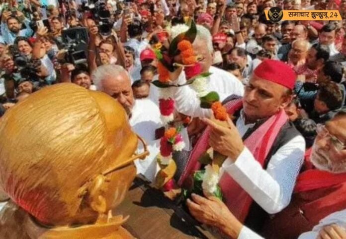 सपा प्रमुख अखिलेश यादव को जेपी सेंटर जाने से रोकने पर बवाल, सपा प्रमुख ने घर में लगी लोकनायक की मूर्ति पर चढ़ाई माला, कार्यकर्ताओं ने किया प्रदर्शन