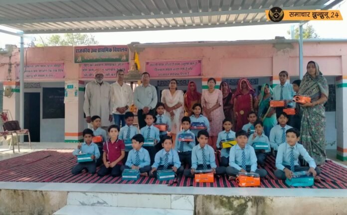 भामाशाह के सहयोग से छात्रों को मिले उपहार, सीबीईओ ने की प्रशंसा