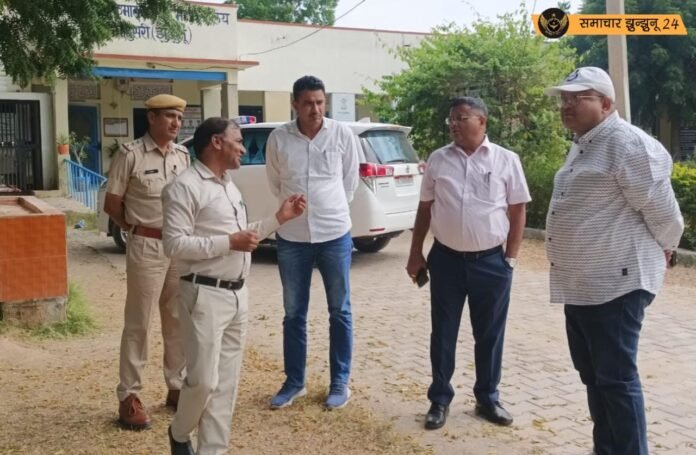 झुंझुनू विधानसभा उपचुनाव: जिला निर्वाचन अधिकारी और पुलिस अधीक्षक ने मतदान केन्द्रों का निरीक्षण किया