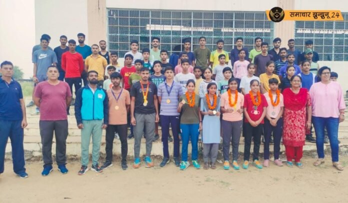 पिलानी स्पोर्ट्स ग्राउंड में 68वीं जिला स्तरीय खेलकूद प्रतियोगिता में मेडल जीतने वाले खिलाड़ियों का किया सम्मान