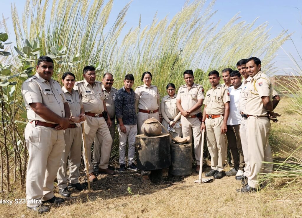 झुंझुनू जिला पुलिस की बड़ी कार्यवाही: विधानसभा उपचुनाव के मद्देनजर अवैध शराब के खिलाफ चला विशेष अभियान, 11050 लीटर अवैध शराब नष्ट की गई