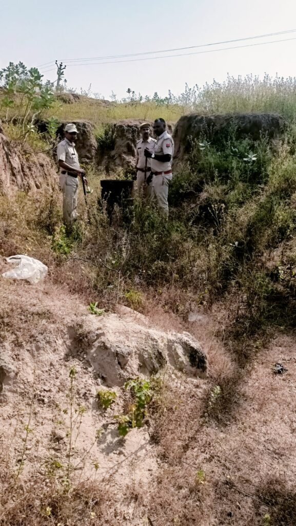 झुंझुनू जिला पुलिस की बड़ी कार्यवाही: विधानसभा उपचुनाव के मद्देनजर अवैध शराब के खिलाफ चला विशेष अभियान, 11050 लीटर अवैध शराब नष्ट की गई