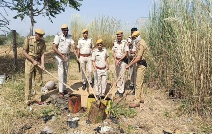 झुंझुनू जिला पुलिस की बड़ी कार्यवाही: विधानसभा उपचुनाव के मद्देनजर अवैध शराब के खिलाफ चला विशेष अभियान, 11050 लीटर अवैध शराब नष्ट की गई