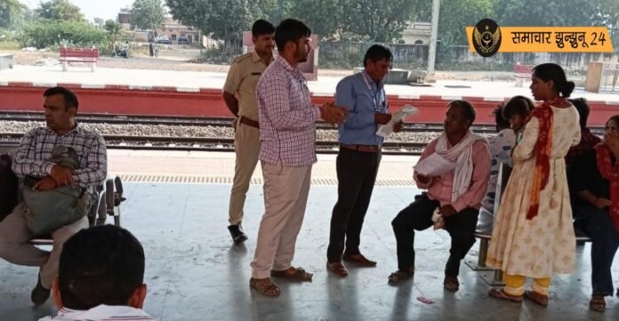 झुंझुनूं रेलवे स्टेशन पर बाल अधिकारों के लिए जागरूकता अभियान