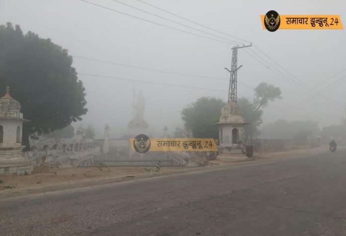 चिड़ावा-पिलानी में सीजन का पहला कोहरा छाया, दृश्यता कम होने से सड़कों पर रेंगते दिखे वाहन, तापमान में गिरावट से सर्दी भी बढ़ी