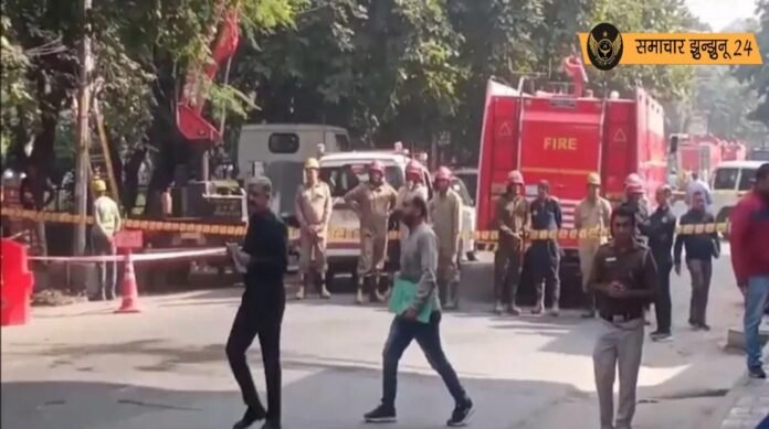 दिल्ली के प्रशांत विहार में बंसी स्वीट्स के पास संदिग्ध धमाका, इलाके में मची अफरातफरी