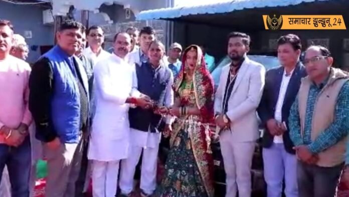 शिल्ला परिवार ने बहू को क्रेटा गाड़ी भेंटकर समाज में पेश की नई मिसाल