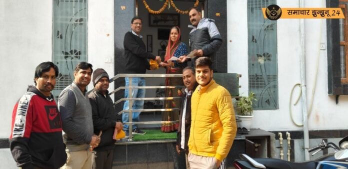 जगन्नाथ रथ यात्रा का दिया जा रहा निमंत्रण : पत्रक और पीले चावल देकर किया रथ यात्रा में आने का आग्रह