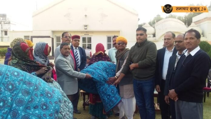 पिलानी में शिव शक्ति समिति ने 150 गरीब महिलाओं को रजाइयां बांटी, सर्दी से मिलेगी राहत