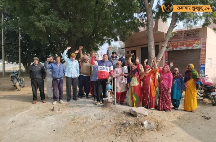 पिलानी में पानी के लिए परेशान लक्ष्मी कॉलोनीवासी पहुंचे जलदाय विभाग, अधिकारियों को सुनाई खरी-खरी