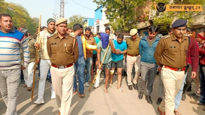 चिड़ावा के प्रसिद्ध लालचंद पेड़ेवाले की दुकान पर फायरिंग के मामले पकड़े गये आरोपियो का निकाला गया जुलूस, चिड़ावा पुलिस के सामने रहम की भीख मांगते हुये नजर आये, चिड़ावा पुलिस का पुष्प वर्षा के साथ स्वागत, चिड़ावा डिप्टी एवं थानाधिकारी का स्वागत