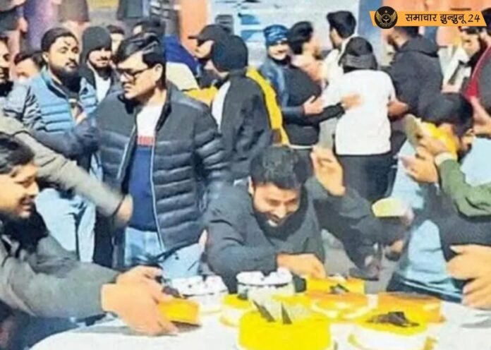 मेरठ-पौड़ी हाईवे पर हुड़दंग: युवकों ने 50 से ज्यादा गाड़ियां लगाकर किया रोड जाम, पुलिस ने शुरू की कार्रवाई, वीडियो हुआ वायरल