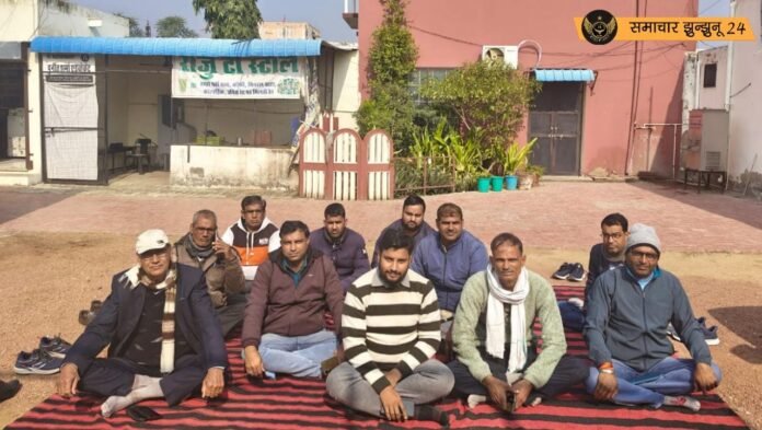 9 सूत्रीय मांगों को लेकर पटवारियों का कार्य बहिष्कार और धरना शुरू: सरकारी व्हाट्सएप ग्रुप छोड़े, कई कार्य हुए प्रभावित