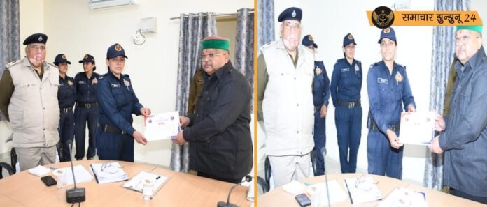 निर्भया स्क्वाड और कोतवाली पुलिस की तत्परता से यात्री को वापस मिला 2.5 लाख का सामान
