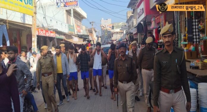 गुढ़ागौड़जी पुलिस ने ब्लेकिया गैंग के बदमाशों का निकाला जुलूस, फायरिंग मामले में गिरफ्तार आरोपियों ने बाजार में हाथ जोड़कर मांगी माफी