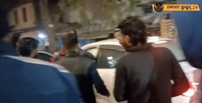 लापरवाही से कार चालक ने बाइक को मारी टक्कर, महिला घायल