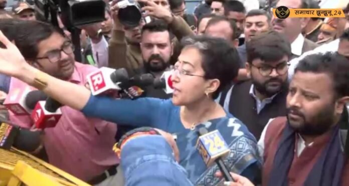दिल्ली: AAP विधायकों को विधानसभा जाने से रोका, आतिशी ने BJP पर लगाया तानाशाही का आरोप