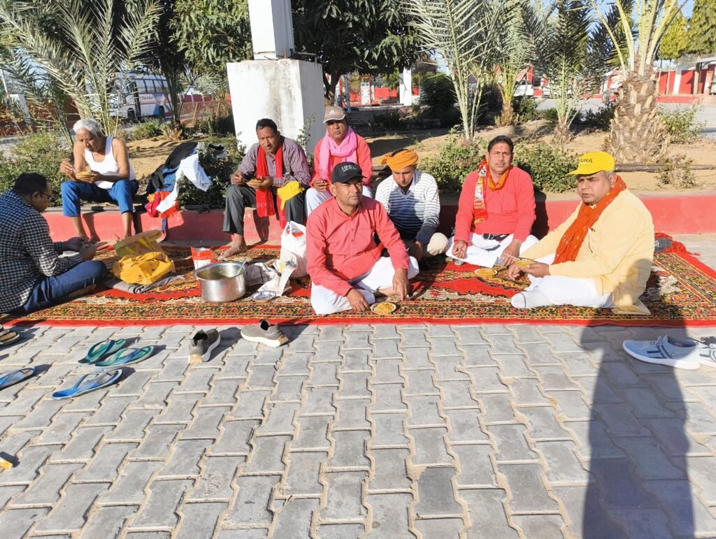 49वीं खाटू धाम पदयात्रा रेलवे स्टेशन से शुरू, भक्तों ने लगाए श्याम बाबा के जयकारे
