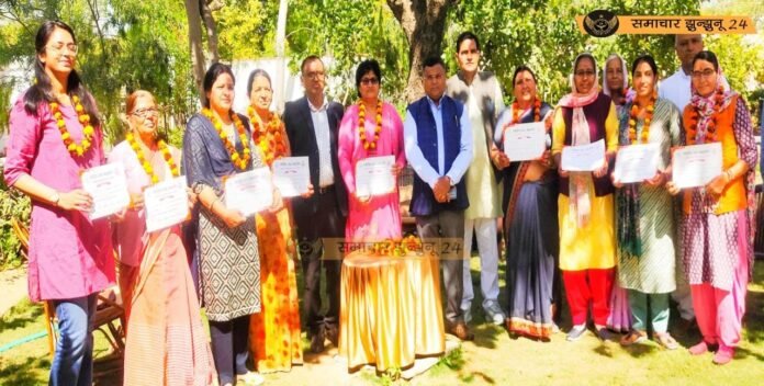 सामाजिक सुधारों में योगदान देने वाली महिलाओं का जिला कलक्टर ने किया सम्मान