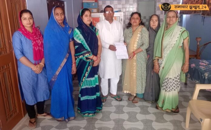 डेढ़ साल से नहीं हो रही जलापूर्ति: बंद पड़े बोरवेल को शुरू करवाने के लिए विधायक पितराम सिंह काला से मिली वार्ड नं 21 की महिलाएं