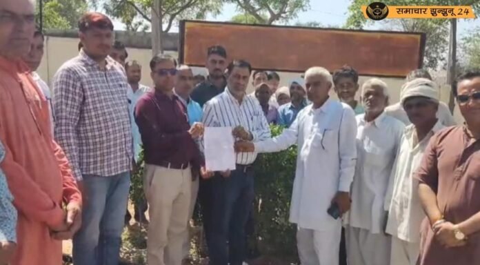 पूर्व केंद्रीय मंत्री पद्मश्री स्व. शीशराम ओला के नाम बोर्ड पर असामाजिक तत्वों ने किया पेंट, ग्रामीणों में आक्रोश