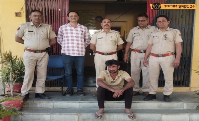 सिंघाना पुलिस ने दो जिंदा और दो खाली कारतूस के साथ एक आरोपी को किया गिरफ्तार