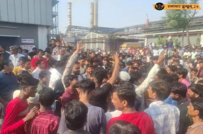 भीलवाड़ा: बोनस की मांग को लेकर कपड़ा फैक्ट्री के श्रमिक उग्र, पुलिस पर पथराव, लाठीचार्ज से हालात काबू में