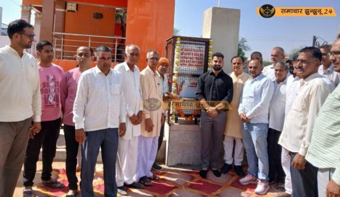गांधीनगर कॉलोनी के श्रीबालाजी मंदिर परिसर में भामाशाह रघुवीर डारा ने भेंट किया वॉटर कूलर