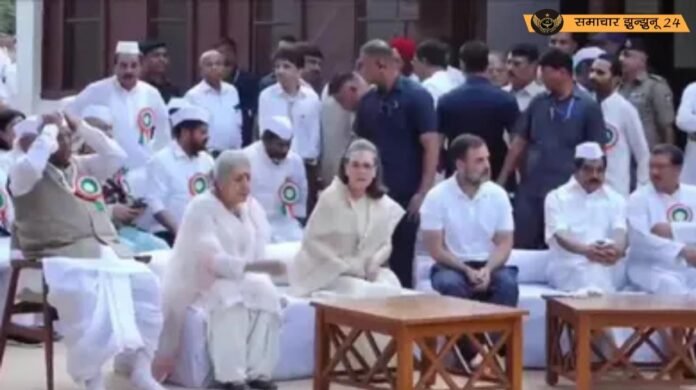 मल्लिकार्जुन खड़गे को अलग कुर्सी पर बैठाने को लेकर उठा विवाद, बीजेपी ने कांग्रेस पर साधा निशाना