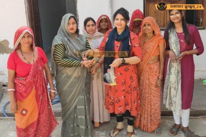 मुख्यमंत्री के दौरे को लेकर कार्यकर्ताओं ने घर-घर जाकर बांटे पीले चावल, सभा में अधिकाधिक संख्या में पहुंचने का आह्वान किया