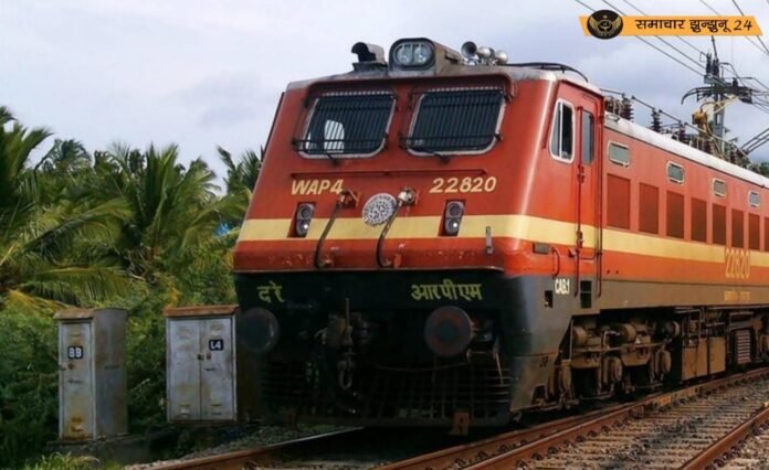लखनऊ में एक सप्ताह में दूसरी बार ट्रेन पलटाने की साजिश, रेलवे ट्रैक पर रखा गया लोहे का दरवाजा, पन्ड्रोल क्लिप भी गायब