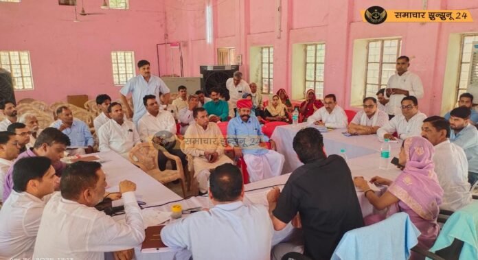 उदयपुरवाटी में साधारण सभा बैठक में विभागीय अधिकारियों को लगाई फटकार, पानी व सड़क समस्याओं पर जताई नाराजगी