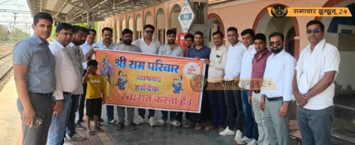 चिड़ावा रेल्वे स्टेशन पर श्री राम परिवार की जल सेवा: यात्रियों को पिलाया ठंडा पानी, पक्षियों के लिए लगाए परिंडे