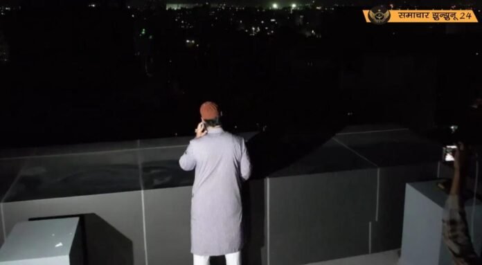 वक्फ संशोधन अधिनियम के विरोध में ओवैसी शामिल, लाइट बंद कर जताया विरोध