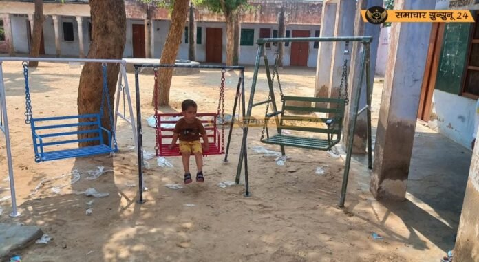राजकीय विद्यालय बिगोदना में बच्चों को भामाशाह लव चौधरी ने भेंट किए झूले
