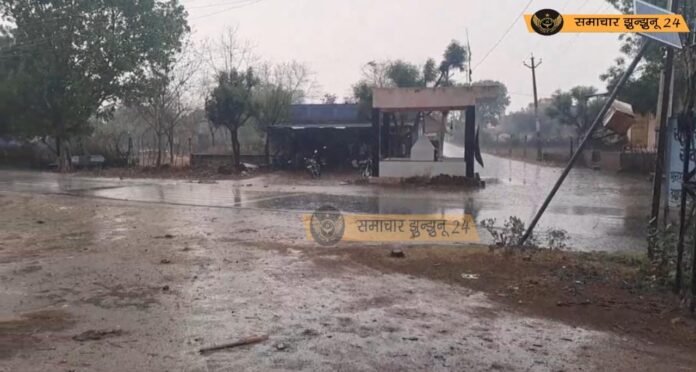 चिड़ावा ब्लॉक में दोपहर बाद बदला मौसम, बारिश से तापमान में गिरावट