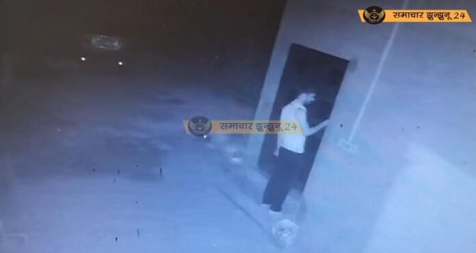 सुलताना का बास रोड पर शुक्रवार रात चोरी की घटना, नकदी गायब, सीसीटीवी में कैद हुई संदिग्ध गतिविधि