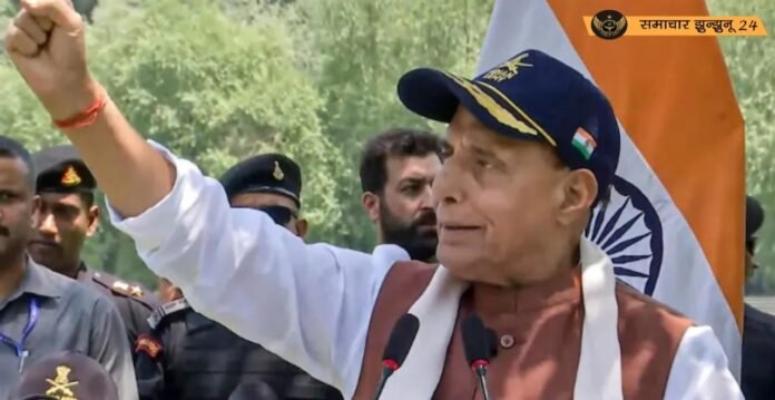 राजनाथ सिंह की शायरी के बहाने पाकिस्तान को सख्त संदेश, 'कागज का है लिबास, चिरागों का शहर...' से शुरू हुई बात, पहुंची परमाणु चेतावनी तक