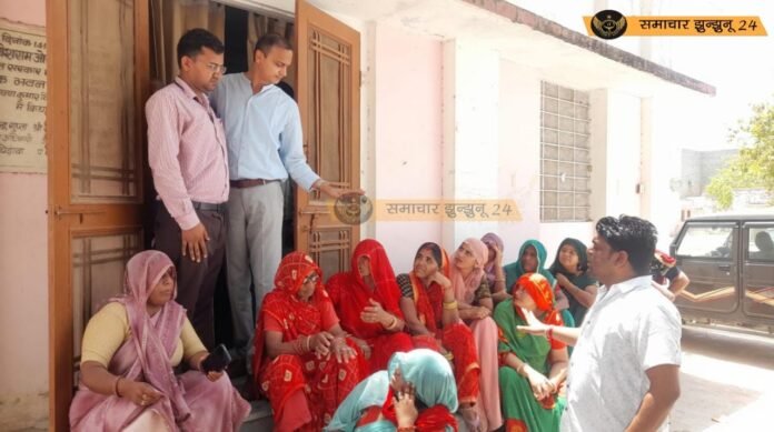 चिड़ावा में पानी की किल्लत पर भड़के लोग, जलदाय विभाग के खिलाफ जताया विरोध, वार्ड तीन के निवासियों ने विभागीय लापरवाही पर जताई नाराजगी, पंचायत समिति कार्यालय पहुंचकर किया प्रदर्शन