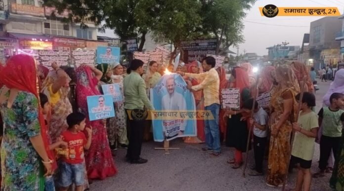 सिंघाना में महिलाओं का विरोध प्रदर्शन, मंत्री के बयान पर जताया आक्रोश, कर्नल सोफिया कुरैशी पर की गई टिप्पणी के खिलाफ नारेबाजी, पुतला फूंका