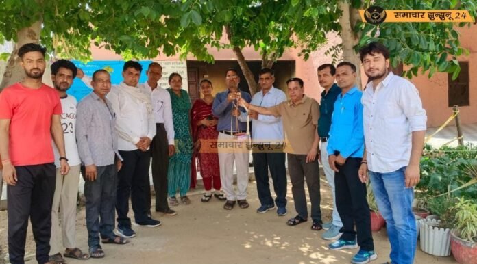 सिंघाना में पक्षियों के लिए जीवनदायिनी पहल: विद्यालय परिसरों में लगाए गए परिंडे, भीषण गर्मी में मिलेगा राहतभरा पानी