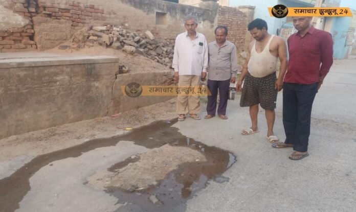 चिड़ावा: श्योपुरा रोड पर टूटी पाइपलाइन से हजारों लीटर पानी हो रहा बर्बाद, विभागीय अनदेखी बनी संकट की वजह