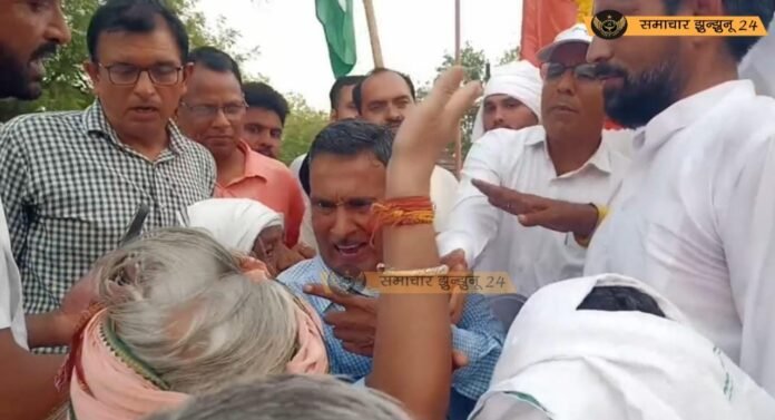 नेता और कार्यकर्ता आपस में भिड़े, तिरंगा रैली के बीच गर्मा गया माहौल, वार्ड 12 और 14 की ट्यूबवेल राजनीति बनी रैली की शोभा का सिर दर्द