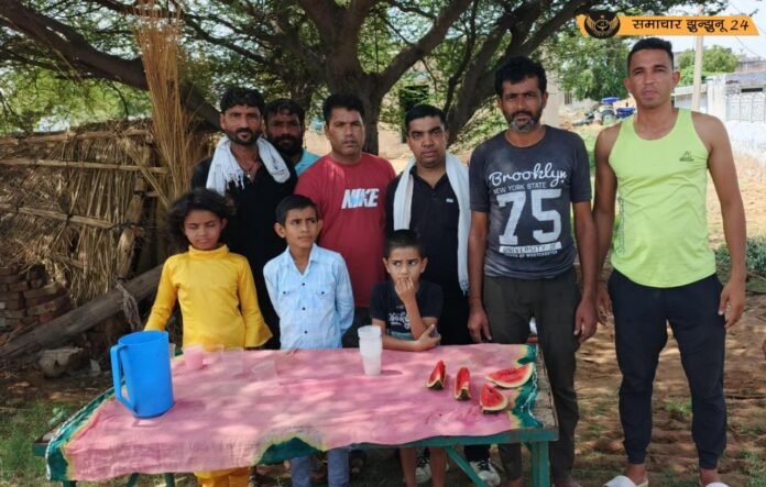 अमरसिंहपुरा में निर्जला एकादशी पर शरबत और तरबूज वितरण कर राहगीरों को पहुंचाई राहत