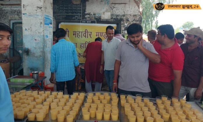 निर्जला एकादशी पर पिलानी में लगी छबीलें: राहगीरों को मनुहार कर पिलाया मैंगो शेक और जूस, मन्दिरों में पूजा पाठ के लिए लगी कतारें