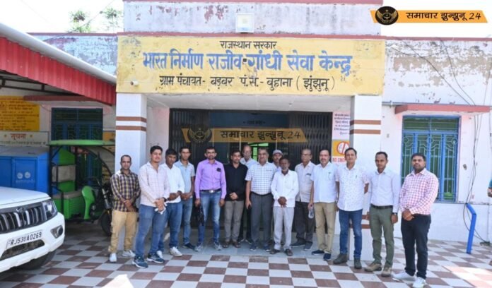 जल संरक्षण नवाचारों के अध्ययन हेतु पत्रकारों ने बुहाना क्षेत्र का किया दौरा, विभिन्न स्थलों पर जल संरचनाओं का निरीक्षण कर योजनाओं की ली जानकारी